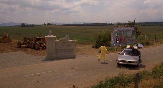 back-to-the-future-filming-locations-lyon-estates-entrance-1955